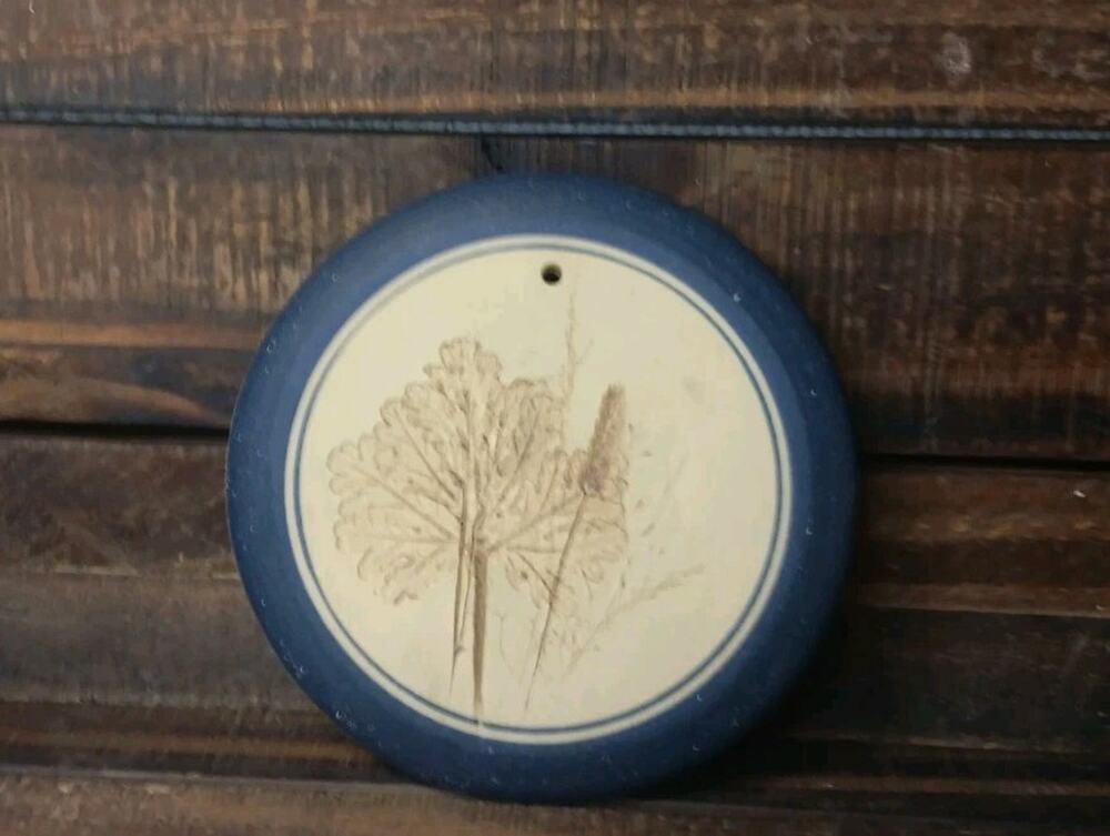 Blue Moon Pottery Bun Warmer Wall Hanging Plaque Pressed Flower Leaf Design